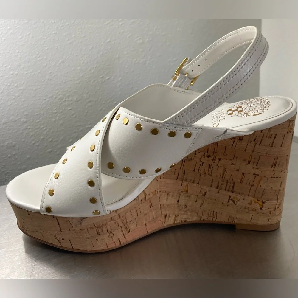 VINCE CAMUTO..WOMENS WHITE LEATHER CORK WEDGE SANDALS WITH GOLD STUDS